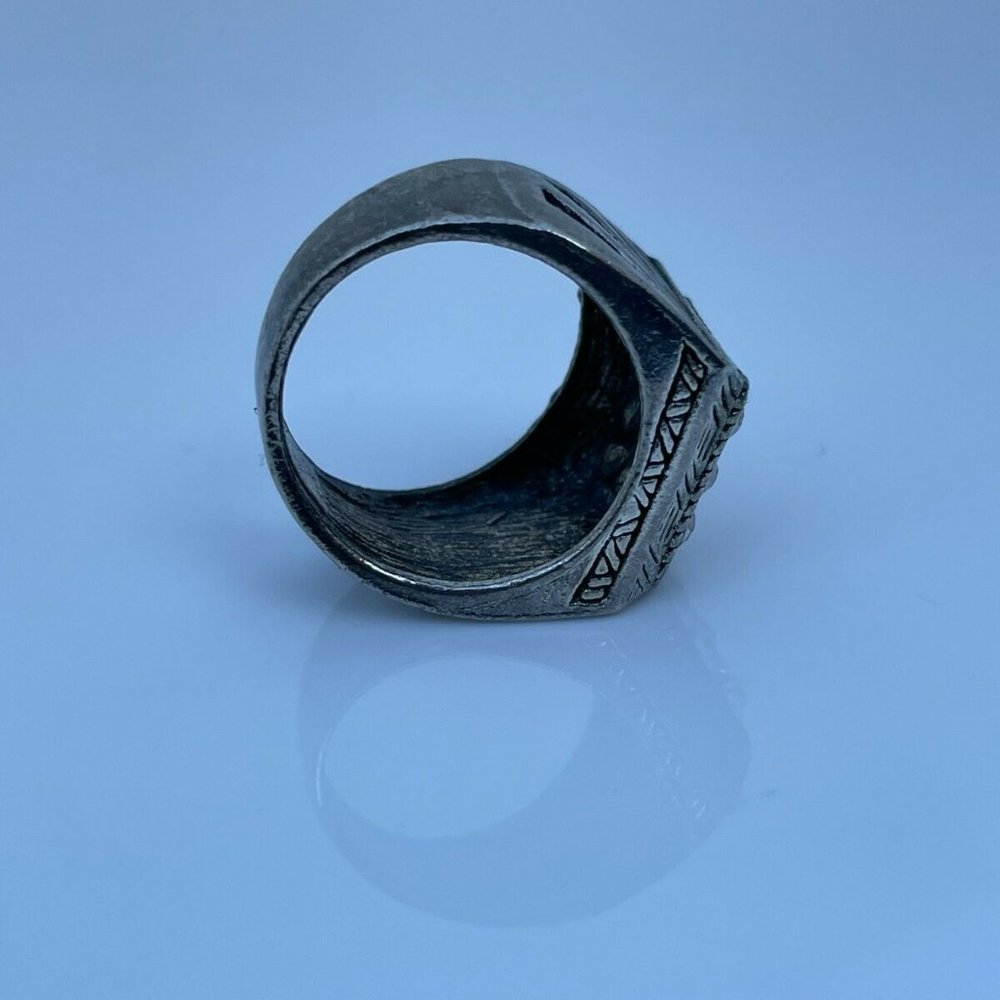 Men Ring Silver Tone Antique Style Crystal Accent Men Fashion Jewelry Size 8.5 - Picture 9 of 11